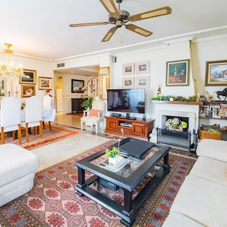 Adosado En Ferienhaus Marbella